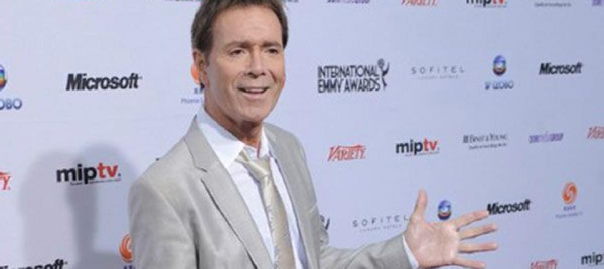 Britains Cliff Richard interviewed over 1980s sex crime claim